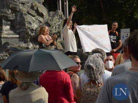 Green Pass Anche A Lecco Proteste In Piazza Libert Di Scelta