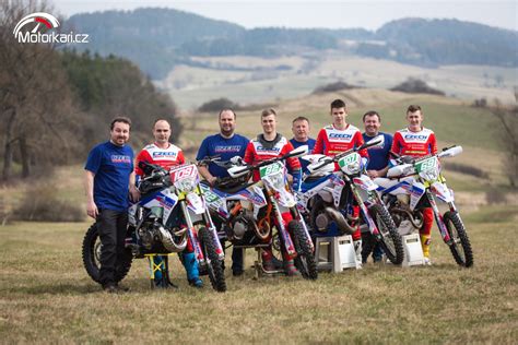 Jezdce Czech Enduro Teamu Uvid Me Z Vodit Doma I Ve Sv T Motork I Cz