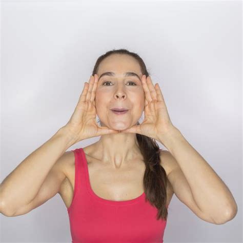 12 Best Facial Pilates Exercises To Combat Wrinkles On The Face And Neck