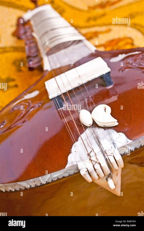 Sitar strings hi-res stock photography and images - Alamy