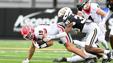 UGA’s Brock Bowers scheduled for surgery after game against Vanderbilt ...