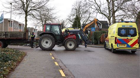 Wielrenner Gewond Na Aanrijding Met Trekker In Lochem Youtube