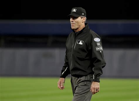 Umpire Angel Hernandez wants 'sensitive' MLB docs for lawsuit - Yahoo ...