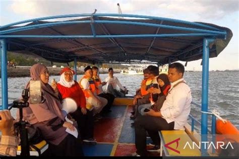 Pemkot Kendari Luncurkan Kapal Wisata Teluk Kendari Antara News