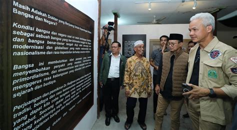 Ganjar Beri Catatan Khusus Usai Terima Buku Dari Museum Radjiman