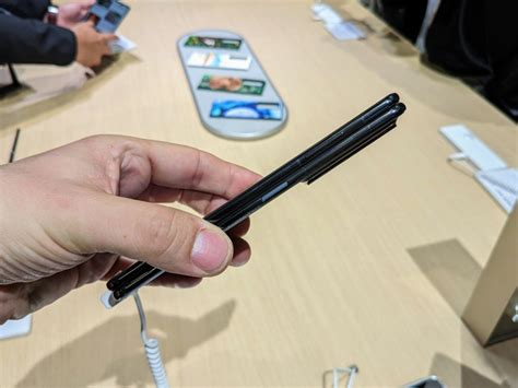 Honors Foldable Magic V2 Dünnes faltbares Smartphone kostet 2 000 Euro