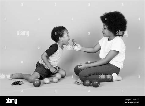 Comer sano juntos Imágenes de stock en blanco y negro Página 2 Alamy