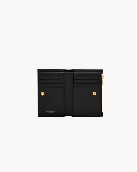 Monogram粒面壓紋皮革拉鏈兩摺錢包 Saint Laurent