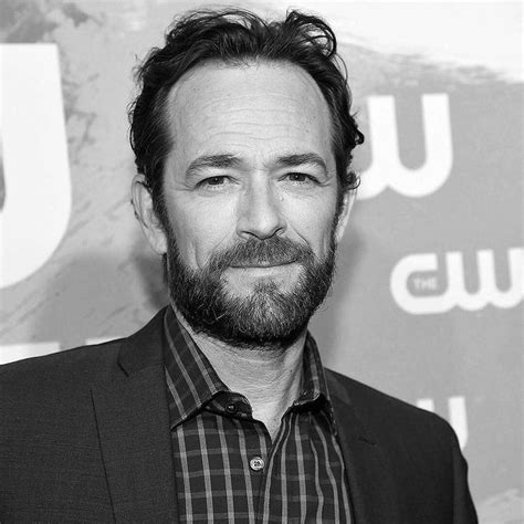 Pesar Que Trazemos A Not Cia Do Falecimento Do Ator Lukeperry