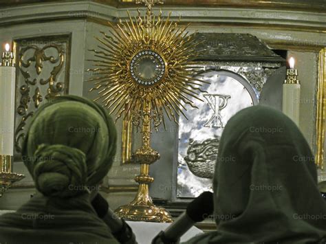 Eucharistic adoration photo - Cathopic