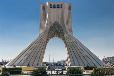 Torre De Azadi En Teherán Irán Imagen De Archivo Editorial Imagen De