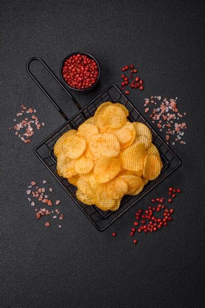 Premium Photo Crispy Potato Chips With Salt Spices And Herbs