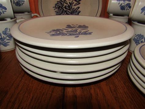 Lot Pfaltzgraff Dinnerware Estatesales Org