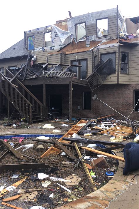 Weather service: 7 tornadoes hit Alabama, killing at least 5