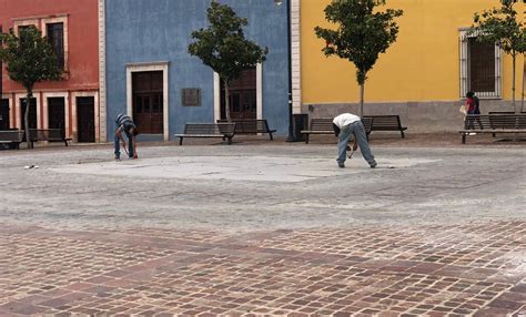 Reinicia La Reparacion Del Escudo En La Plaza De La Identidad