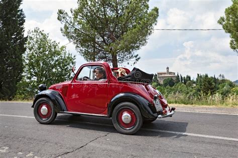 Coche Italiano Viejo Fiat 500 Topolino Foto De Archivo Editorial