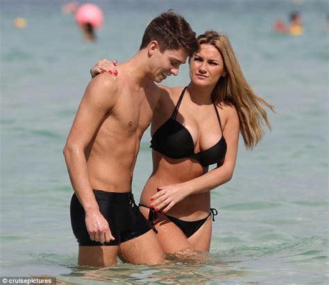 The Only Way Is Essex Sam Faiers Flaunts Killer Curves As She Enjoys A Spot Of Winter Sun With