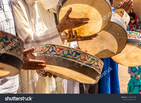 Danse Traditionnel Maroc Ce 105 313 Images Photos Et Images