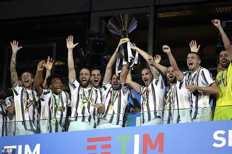 Juventus 1-3 Roma: Serie A champions lift the trophy despite home ...