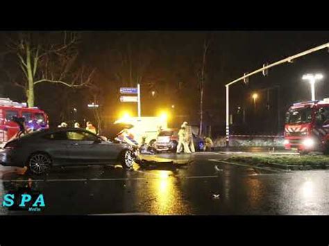 Bestuurder Bekneld Na Zwaar Ongevakl Op Kruising Zuidweg Zoetermeer