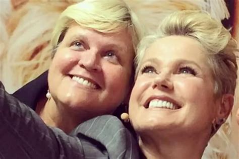 Morre Mara Meneghel irmã mais velha de Xuxa