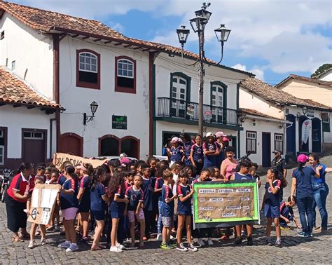 Crian As Da Escola Mar Lia De Dirceu Na Campanha Contra A Dengue Em