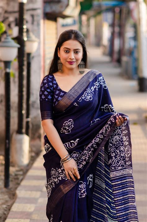 Buy Online Beautiful Soft Silk Saree With Zari Woven And Batik Print Blue Af1704