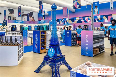 Mégastore de Paris 2024 sur les Champs Élysées grande braderie pour