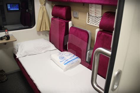 Special Express 31 Thaksinarath From Bangkok To Hat Yai By First Class Private Sleeper Train