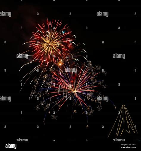 Skyrocket Fireworks Hi Res Stock Photography And Images Alamy