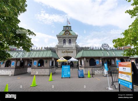 La Ronde Six Flags Amusement Park Entrance In Summer During Covid 19