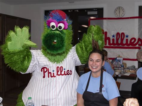 Phillies Host Thanksgiving Dinner At Hope Lodge Philadelphia Phillies