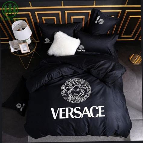 Luxury Versace black bedding set in 2021 | Black bed set, Bedding set ...