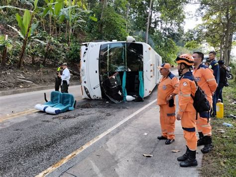 20 Heridos Tras Volcamiento De Bus En La Vía A La Costa