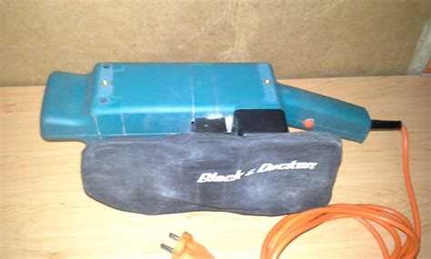 Tračni brusilnik Black Decker DN85 DA1 950 W