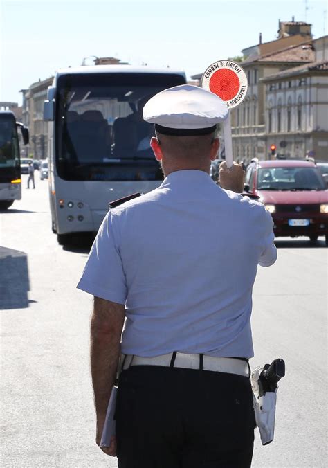 La App Per Scovare I Furbetti Raffica Di Multe Ai Bus Turistici