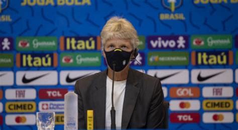 Pia Sundhage Comanda Coletivo Da Sele O Brasileira E Rafaelle Destaca