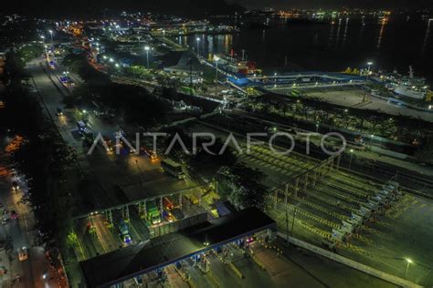 PELABUHAN MERAK SEPI PENUMPANG ANTARA Foto