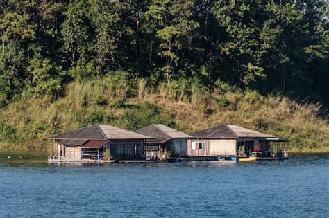 Premium Photo | Landscape reservoir and raft house thailand