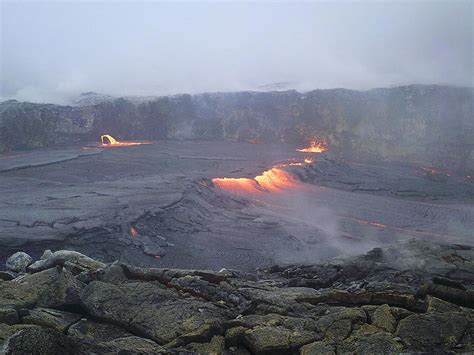 Volcanic eruption in Hawaii - CBS News