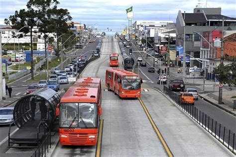 Ônibus biarticulado completa 30 anos em Curitiba