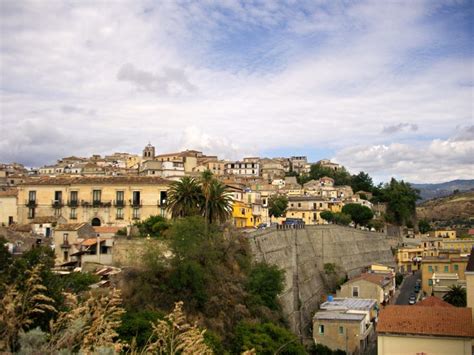 Caulonia Apre Il Cantiere Del Suono Tra Storia E Tradizione Il Reggino