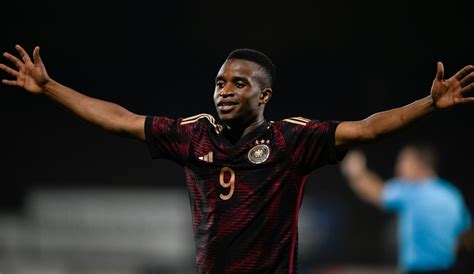 Dreierpack Youssoufa Moukoko schießt Deutschlands U21 zum Sieg in