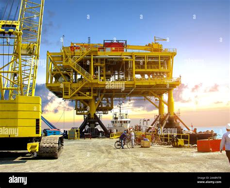 L Rig Plattform Stockfotos Und Bilder Kaufen Alamy