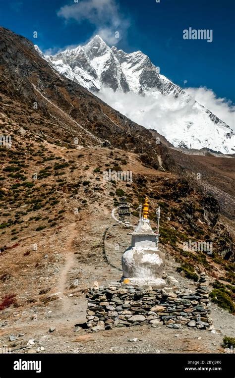 Nepal Island Peak Trek Looking Up Towards Mount Everest From The