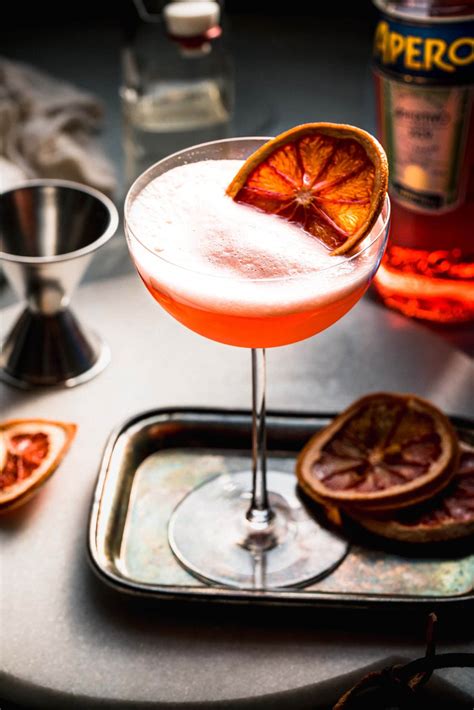 25 Best Gin Cocktails Drinks To Make With Gin