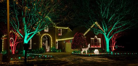 Why Are White Christmas Lights So Popular? - Christmas Designers