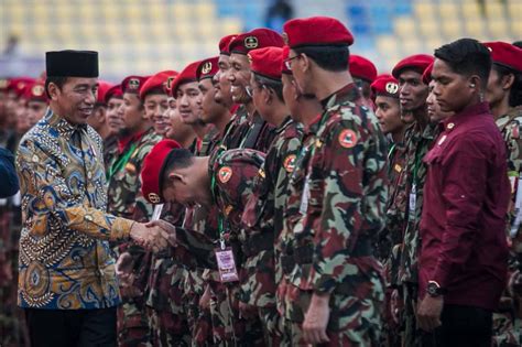 Foto Jokowi Hadiri Apel Akbar Komando Kesiapsiagaan Angkatan Muda