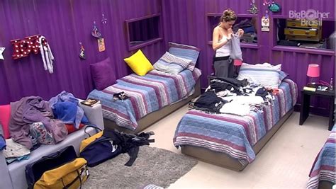 Ana Paula Arruma As Malas Para Sair Do Bbb Por Falta De Bebida Na