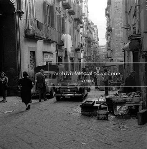 Napoli Porto Di Napoli Con La Vecchia Lanterna Del Molo Grande E I